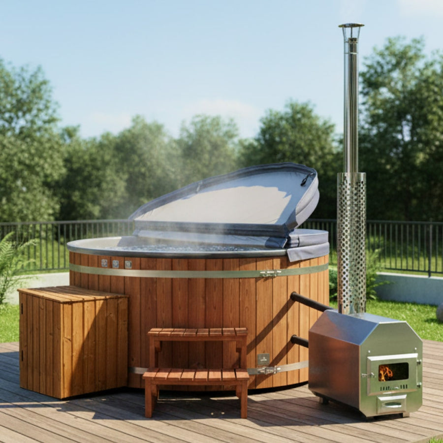 Premium-Hot-Tub für 4–8 Personen mit heller ThermoWood-Verkleidung und externem Edelstahlofen im Außenbereich